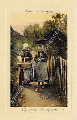 Carte postale ancienne Paysannes Auvergnates — Chatelguyon (Puy-de-Dôme)