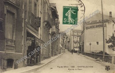 Carte postale ancienne Rue de la Poste — Chatelguyon (Puy-de-Dôme)