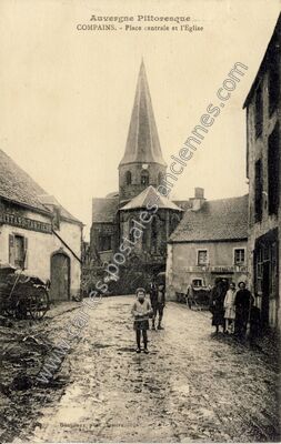 Carte postale ancienne Place centrale et l'Église — Compains (Puy-de-Dôme)