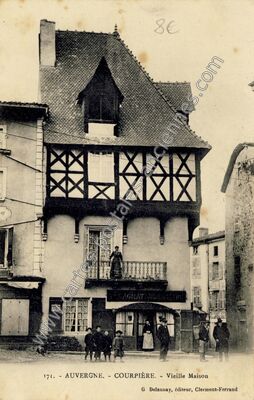 Carte postale ancienne Vieille Maison — Courpière (Puy-de-Dôme)