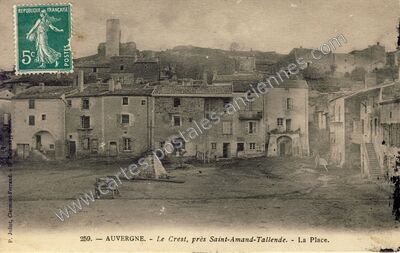 Carte postale ancienne Près Saint-Amand-Tallende. - La Place — Le Crest (Puy-de-Dôme)