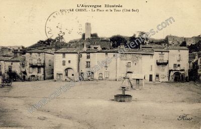 Carte postale ancienne La Place et la Tour (Côté Sud) — Le Crest (Puy-de-Dôme)