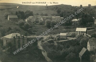 Carte postale ancienne La Mairie — Dauzat-sur-Vodable (Puy-de-Dôme)