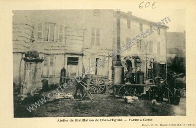 Carte postale ancienne Atelier de Distillation — Dore-l'Église (Puy-de-Dôme)