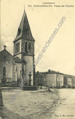Carte postale ancienne Place de l'Eglise — Échandelys (Puy-de-Dôme)