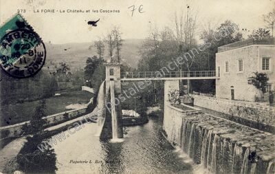 Carte postale ancienne Le Château et les Cascades — La Forie (Puy-de-Dôme)