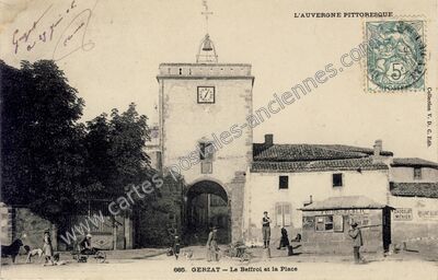 Carte postale ancienne Le Beffroi et la Place — Gerzat (Puy-de-Dôme)