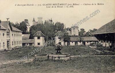 Carte postale ancienne Château de la Molière, Cour de la Ferme — Glaine-Montaigut (Puy-de-Dôme)