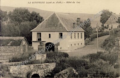 Carte postale ancienne Hôtel du Lac — La Godivelle (Puy-de-Dôme)
