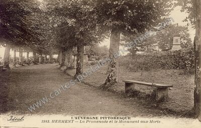 Carte postale ancienne La Promenade et le Monument aux Morts — Herment (Puy-de-Dôme)
