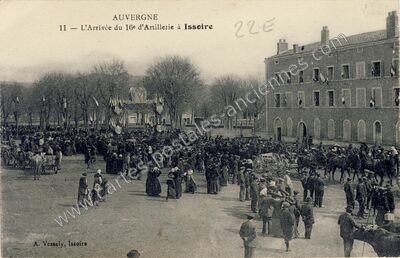 Carte postale ancienne L'Arrivée du 16e d'Artillerie — Issoire (Puy-de-Dôme)