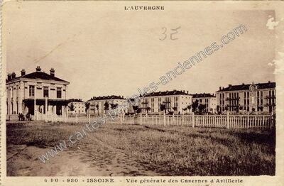 Carte postale ancienne Vue générale des Casernes d'Artillerie — Issoire (Puy-de-Dôme)