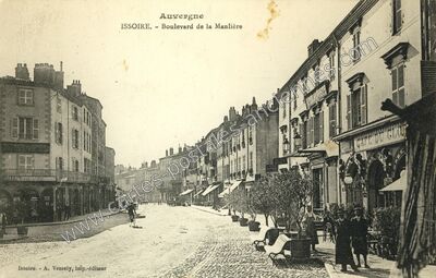 Carte postale ancienne Boulevard de la Manlière — Issoire (Puy-de-Dôme)
