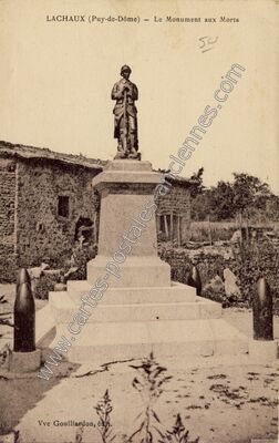 Carte postale ancienne Le Monument aux Morts — Lachaux (Puy-de-Dôme)