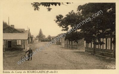Carte postale ancienne Camp de Bourg Lastic — Lastic (Puy-de-Dôme)