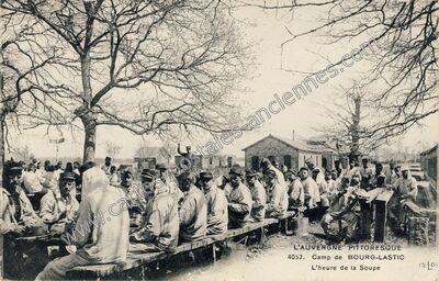 Carte postale ancienne Camp de Bourg Lastic — Lastic (Puy-de-Dôme)