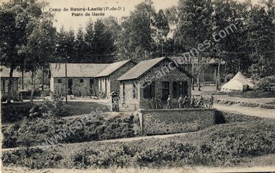 Carte postale ancienne Camp de Bourg Lastic — Lastic (Puy-de-Dôme)