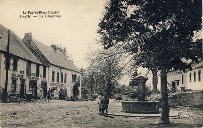 Carte postale ancienne La Grand'Rue — Lastic (Puy-de-Dôme)