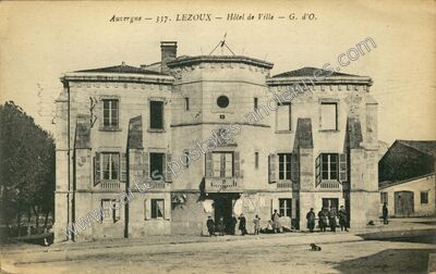 Carte postale ancienne Hôtel de Ville — Lezoux (Puy-de-Dôme)