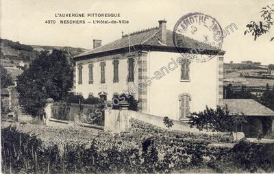 Carte postale ancienne L'Hôtel-de-Ville — Neschers (Puy-de-Dôme)