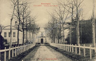 Carte postale ancienne Château de Lavoire — Neschers (Puy-de-Dôme)