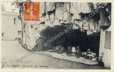 Carte postale ancienne La grotte des laveuses — Royat (Puy-de-Dôme)