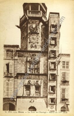 Carte postale ancienne La Tour de l'Horloge - Beffroi du XVe siècle — Riom (Puy-de-Dôme)