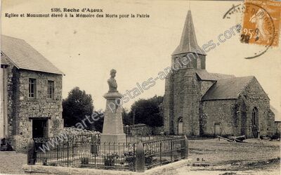 Carte postale ancienne Eglise et Monument élevé à la Mémoire des Morts pour la Patrie — Roche-d'Agoux (Puy-de-Dôme)
