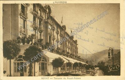 Carte postale ancienne Terrasse du Royat-Palace — Royat (Puy-de-Dôme)