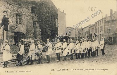 Carte postale ancienne Les Cornards (Fête locale) — Sauxillanges (Puy-de-Dôme)