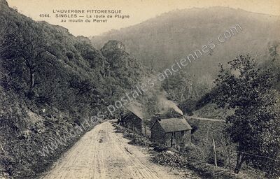 Carte postale ancienne La route de Plagne au moulin du Perret — Singles (Puy-de-Dôme)