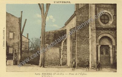 Carte postale ancienne Place de l'Église — Vichel (Puy-de-Dôme)