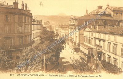 Carte postale ancienne Boulevard Desaix, Théâtre et le Puy-de-Dôme — Clermont-Ferrand (Puy-de-Dôme)