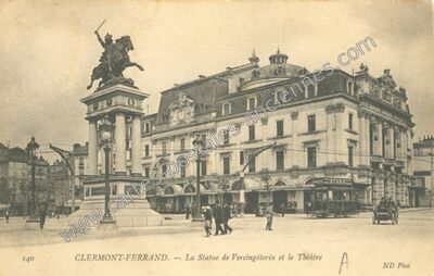 Carte postale ancienne La Statue de Vercingétorix et le Théâtre — Clermont-Ferrand (Puy-de-Dôme)