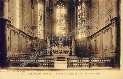 Carte postale ancienne Église de Mozac — Chœur. Boiseries et Autel du XVIIe siècle — Mozac (Puy-de-Dôme)