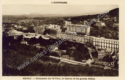 Carte postale ancienne Panorama sur le Parc, le Casino et les grands Hôtels — Royat (Puy-de-Dôme)