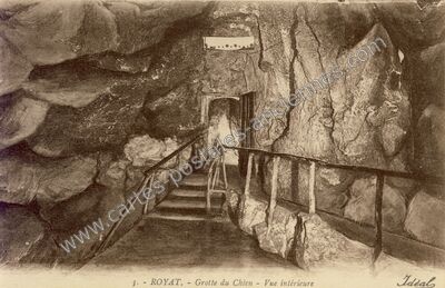Carte postale ancienne Grotte du Chien - Vue intérieure — Royat (Puy-de-Dôme)