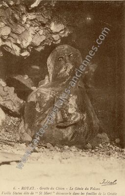 Carte postale ancienne Grotte du Chien - Le Génie du Volcan — Royat (Puy-de-Dôme)