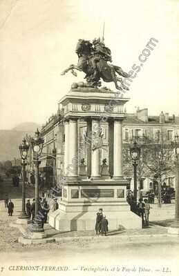 Carte postale ancienne Vercingétorix et le Puy-de Dôme — Clermont-Ferrand (Puy-de-Dôme)