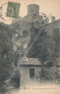Carte postale ancienne La vieille Eglise fortifiée — Royat (Puy-de-Dôme)