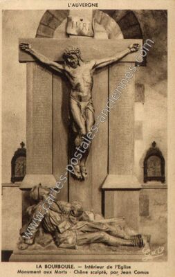 Carte postale ancienne Intérieur de l'Eglise Monument aux Morts - Chêne sculpté, par Jean Camus — La Bourboule (Puy-de-Dôme)