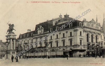 Carte postale ancienne Le Théatre. - Statue de Vercingétorix — Clermont-Ferrand (Puy-de-Dôme)