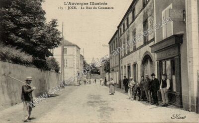 Carte postale ancienne La Rue du Commerce — Joze (Puy-de-Dôme)