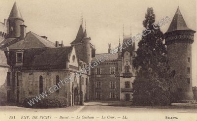 Carte postale ancienne Le Château - La Cour — Busset (Allier)