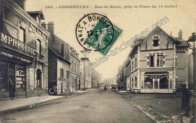 Carte postale ancienne Rue de Paris, près la Place du 14-Juillet — Commentry (Allier)