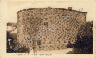 Carte postale ancienne Vieille Tour des Anciens Remparts — Cusset (Allier)