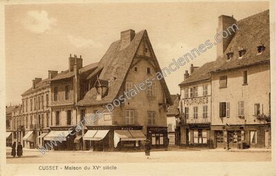 Carte postale ancienne Maison du XV° siècle — Cusset (Allier)