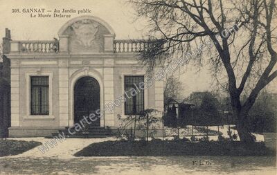Carte postale ancienne Au Jardin public Le Musée Delarue — Gannat (Allier)