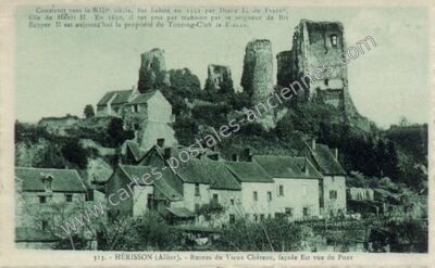 Carte postale ancienne Ruines du Vieux Château, façade Est vue du Pont — Hérisson (Allier)