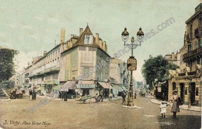 Carte postale ancienne Place Victor Hugo — Vichy (Allier)